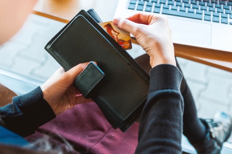 E-Commerce & Digital Retail